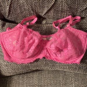 Victoria’s Secret very sexy lace bra 34DD
